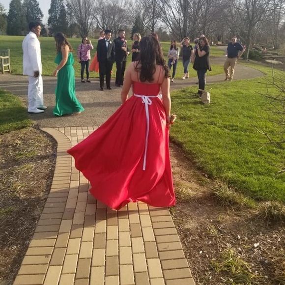 WORN 1X! RED PROM DRESS PROM DAVIDS BRIDAL! SIZE 6 - Picture 7 of 9